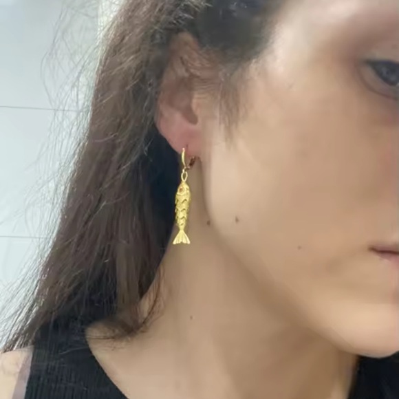 Vintage Golden Fish Earrings - Picture 8 of 12